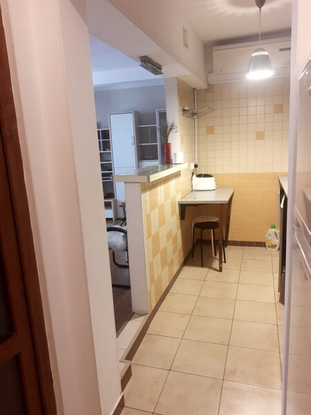 7 minute Metrou Universitate, 2 camere 55 mp, in Blocul are Centrala, AC