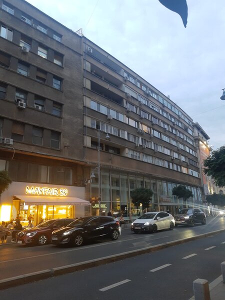 7 minute Metrou Universitate, 2 camere 55 mp, in Blocul are Centrala, AC